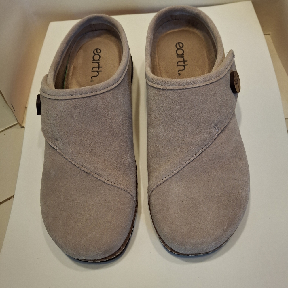 Earth Women's Beige Suede Slippers Size 8.5